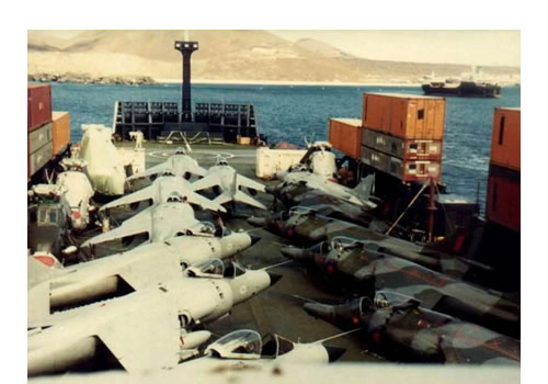 Los aviones Harrier y Sea Harrier embarcados en la Isla Ascensión y que operaron en mayo desde el mercante.